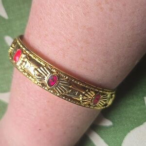 Vintage Gold Tone and Red Enamel Ornate Bangle Bracelet💫